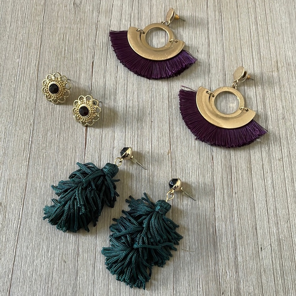 Bundle of gold fashion earrings - Picture 1 of 10